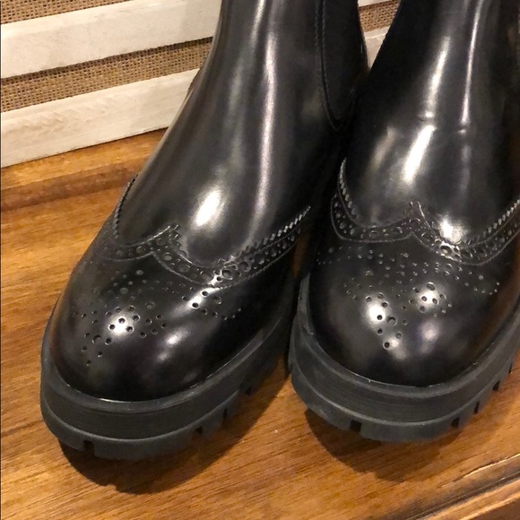 new PRADA Leather Wing-Tip Chelsea Boots - Picture 5 of 12